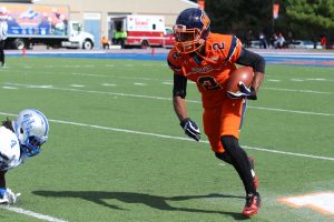 Junior receiver Ricky Fisk running the ball during the Bears' 20-10 loss to Hampton. Photo by Benjamin McKnight III